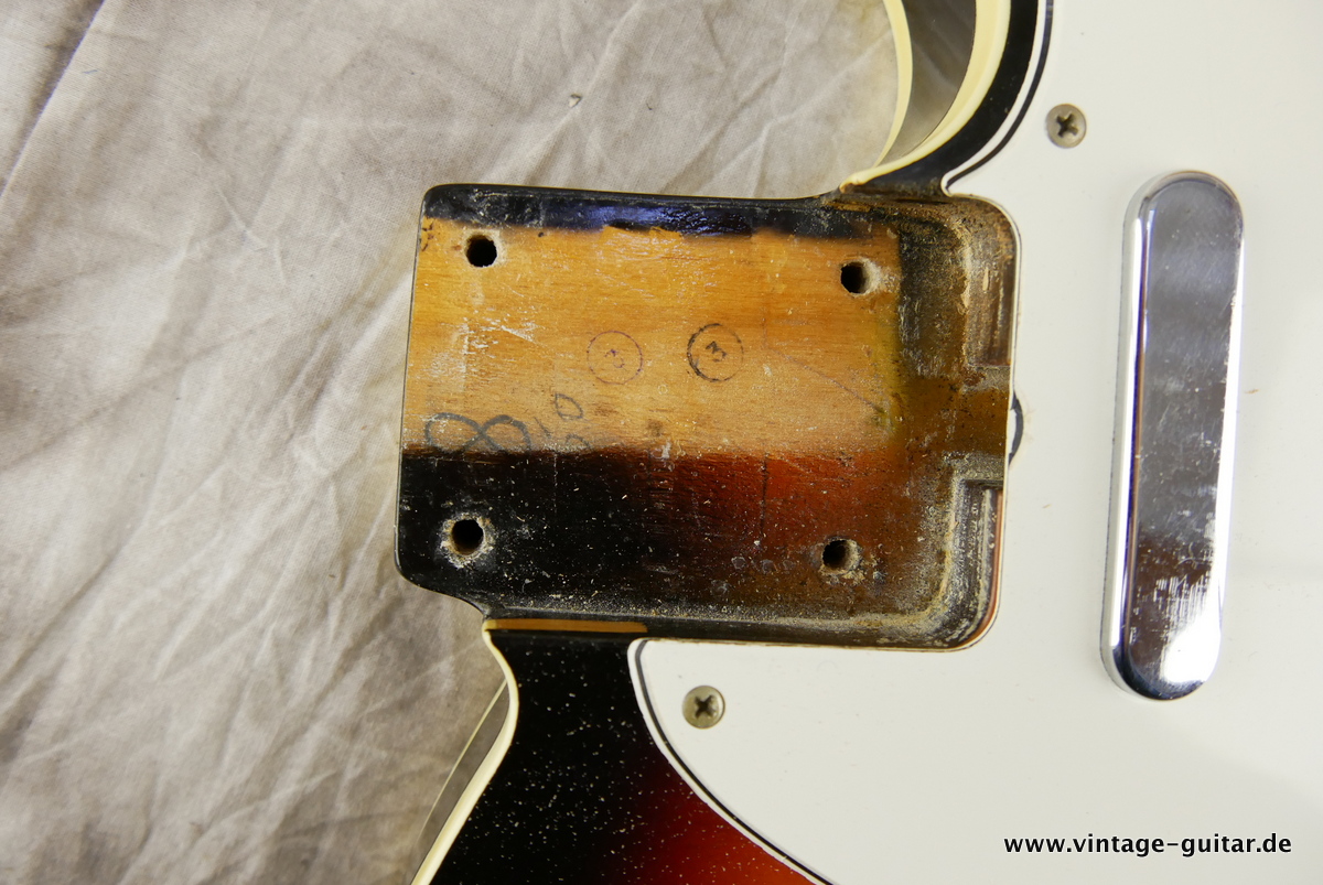 Fender_Telecaster_Custom_sunburst_1967-021.JPG