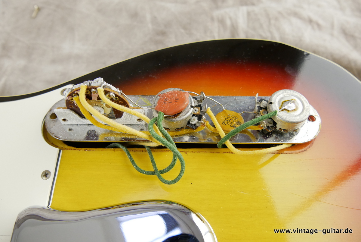 Fender_Telecaster_Custom_sunburst_1967-023.JPG