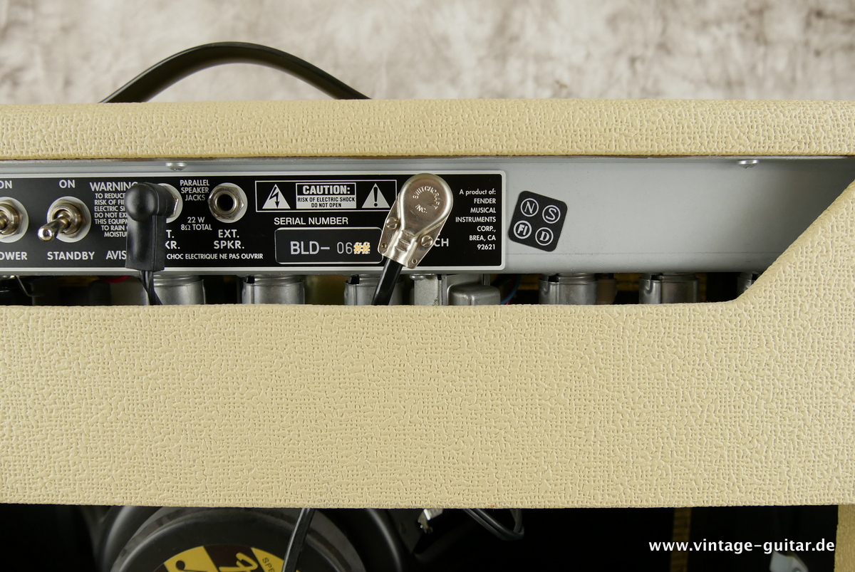 Fender_Deluxe_Reverb_RI_blonde_1994-008.JPG