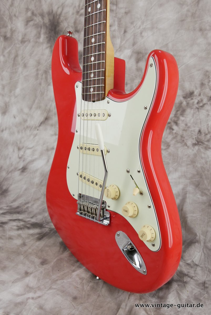 Fender-Stratocaster-1965-fiesta-red-reissue-006.JPG