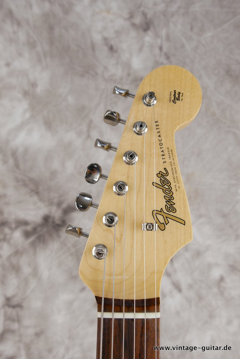 Fender-Stratocaster-1965-fiesta-red-reissue-009.JPG
