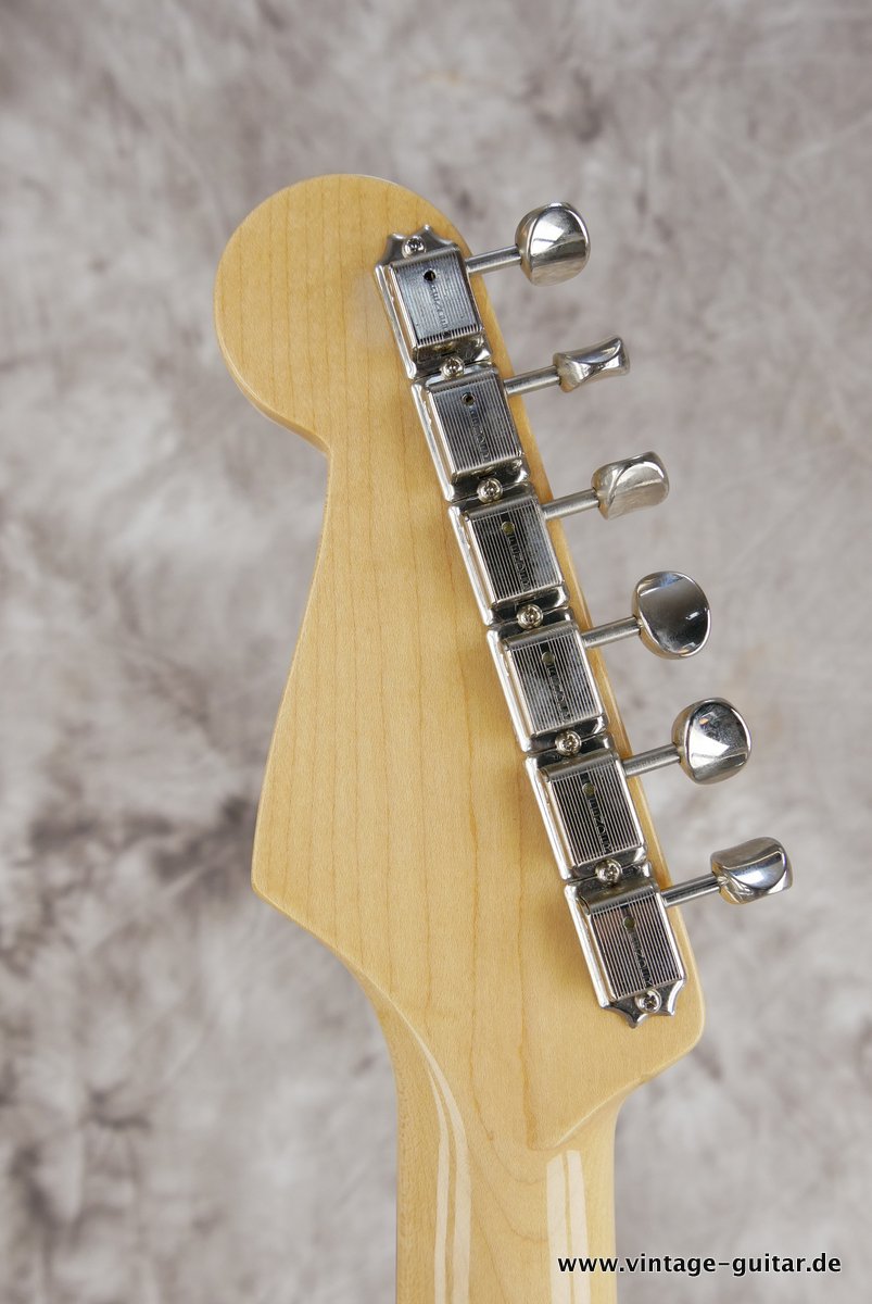 Fender-Stratocaster-1965-fiesta-red-reissue-010.JPG