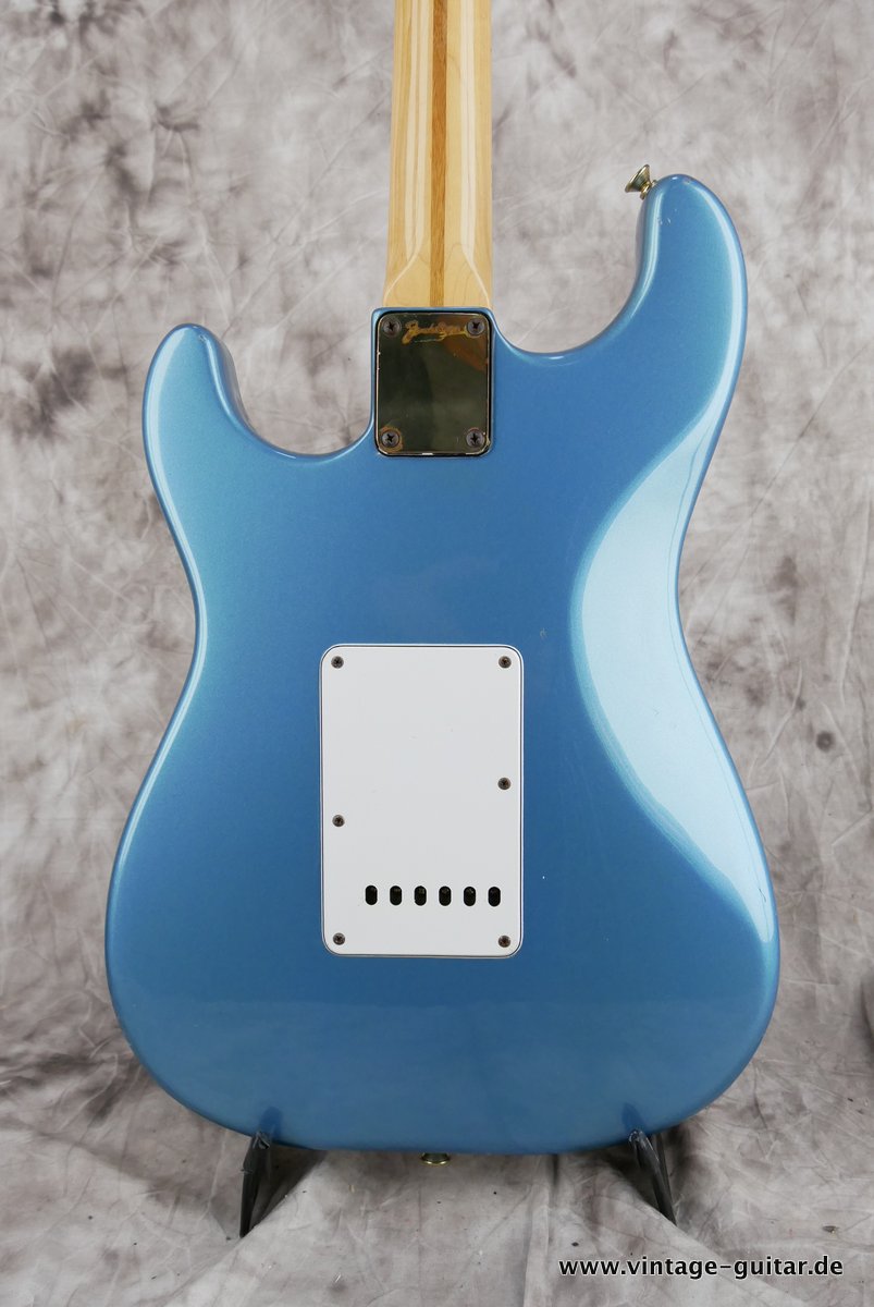 Fender-The-Strat-1980-lake-placid-blue-004.JPG