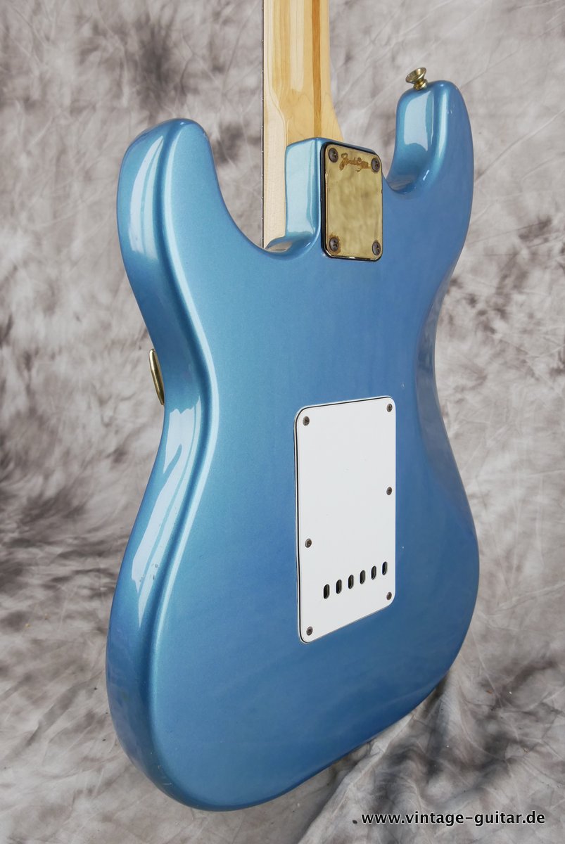 Fender-The-Strat-1980-lake-placid-blue-009.JPG