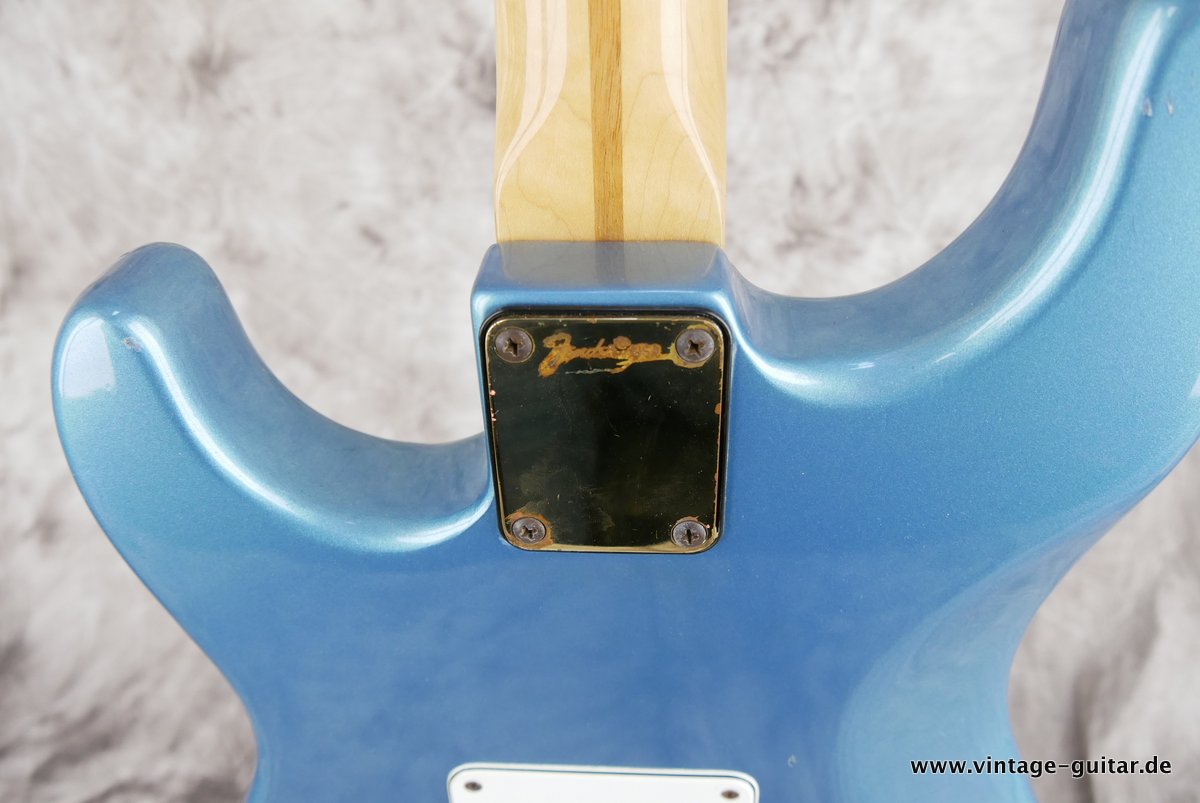 Fender-The-Strat-1980-lake-placid-blue-013.JPG