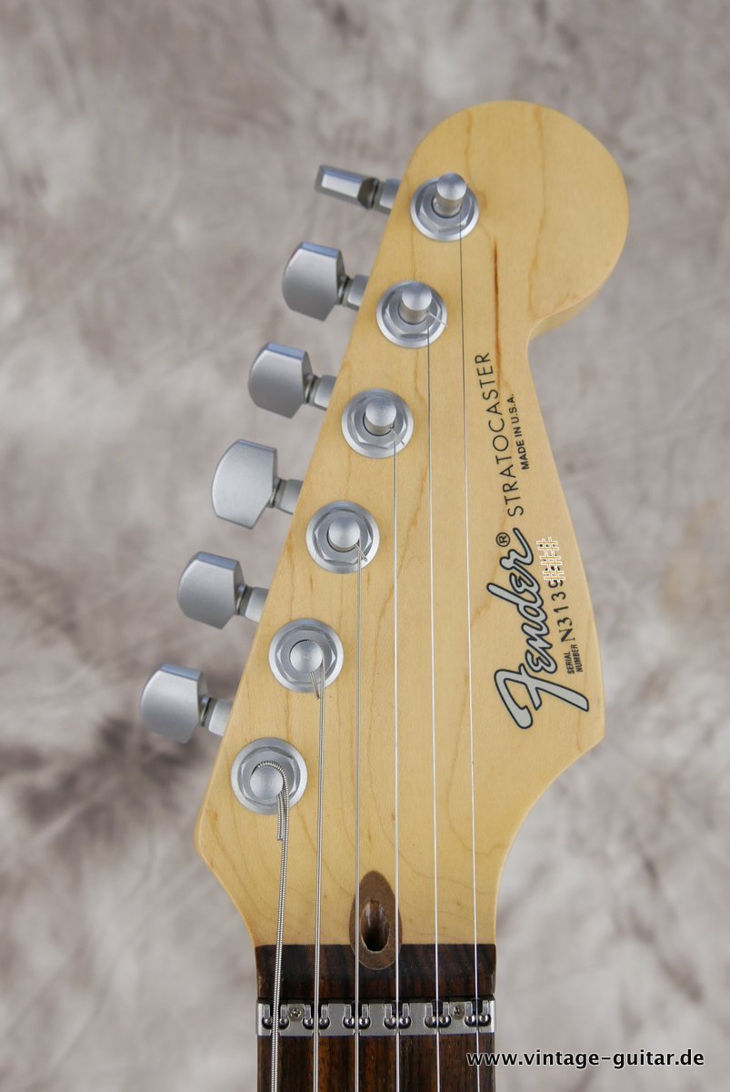 Fender_Stratocaster_Plus_blue_burst_1993-009.JPG