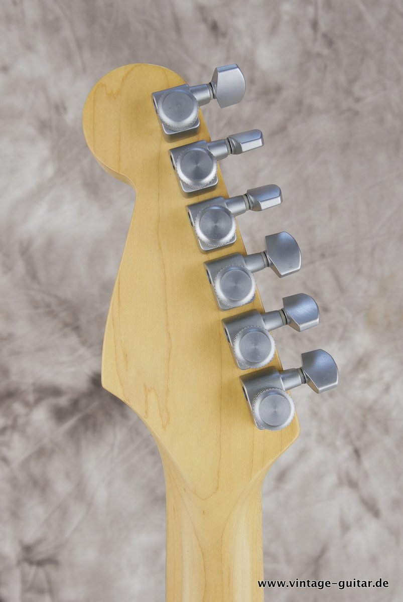 Fender_Stratocaster_Plus_blue_burst_1993-010.JPG