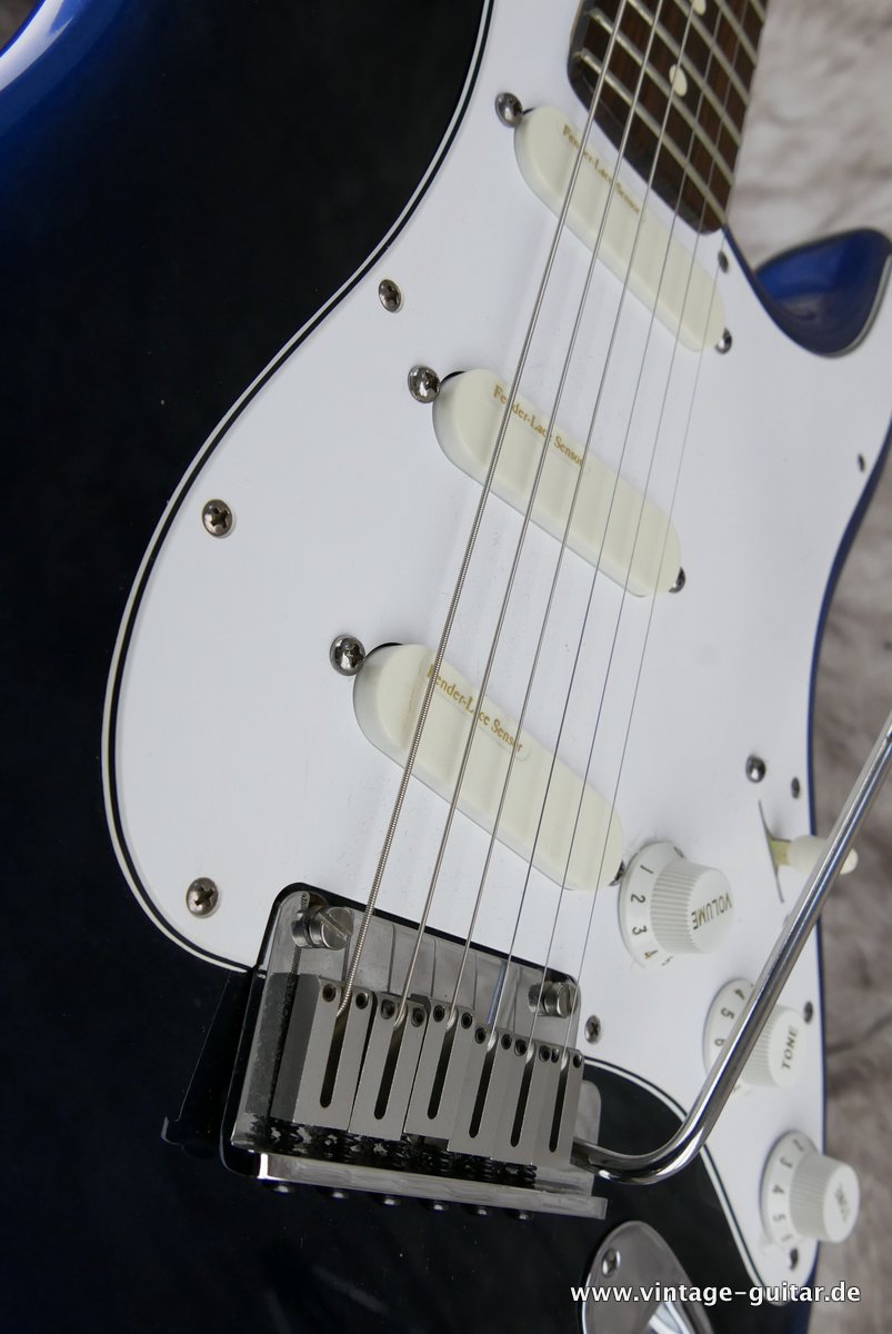 img/vintage/3892/Fender_Stratocaster_Plus_blue_burst_1993-013.JPG