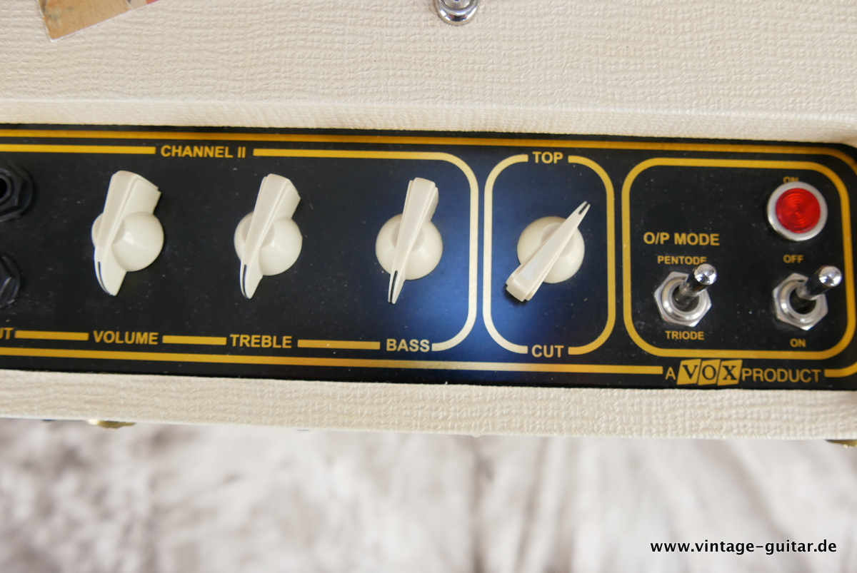 img/vintage/3895/Vox_AC_15_H1TV_white_2007-007.JPG