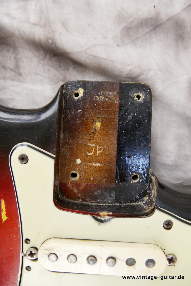 Fender-Stratocaster-1963-sunburst-023.JPG