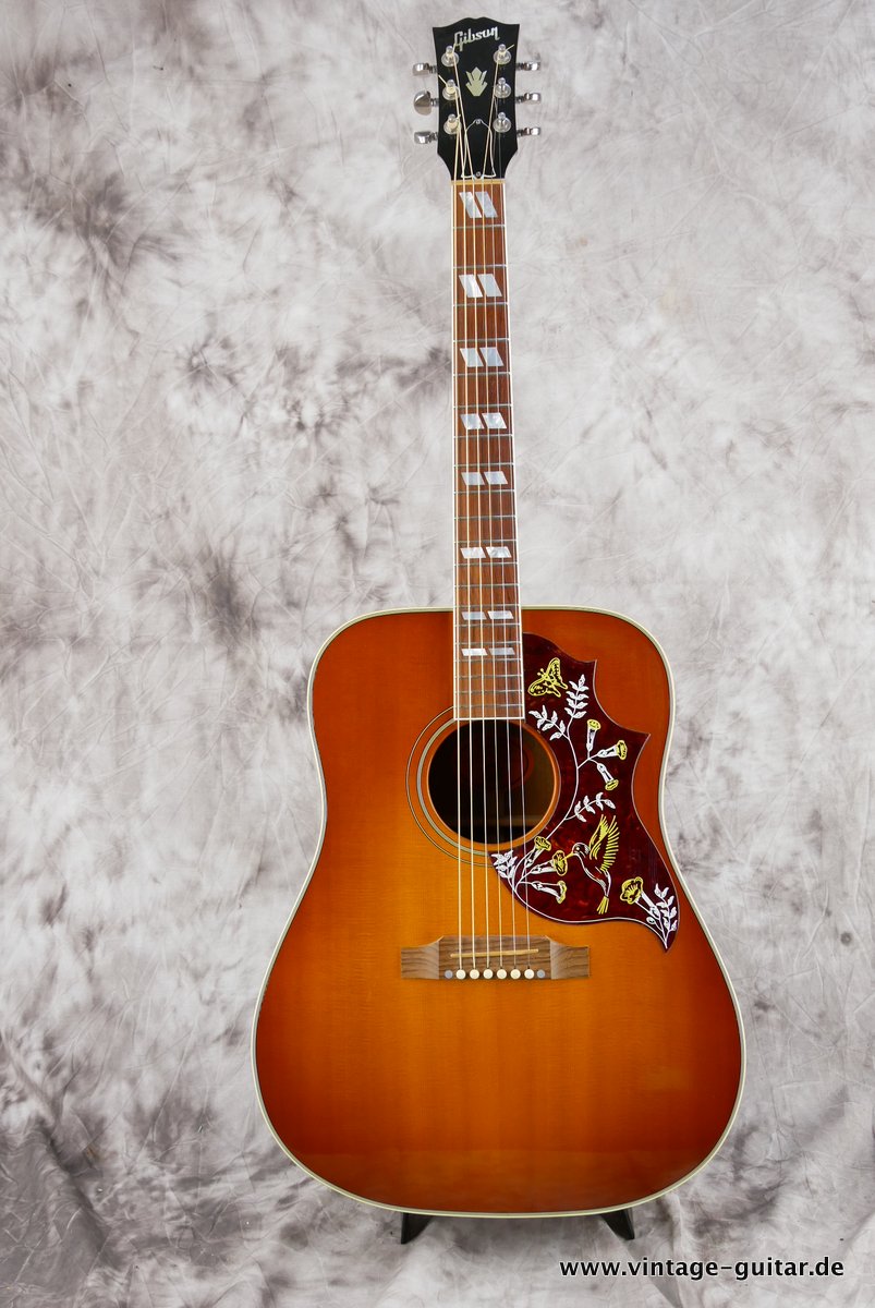 Gibson_Hummingbird_heritage_cherry_sunburst_2004-001.JPG