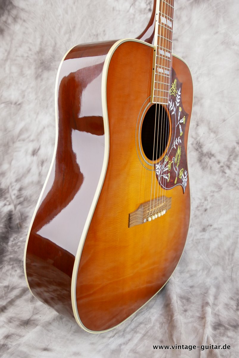 Gibson_Hummingbird_heritage_cherry_sunburst_2004-005.JPG