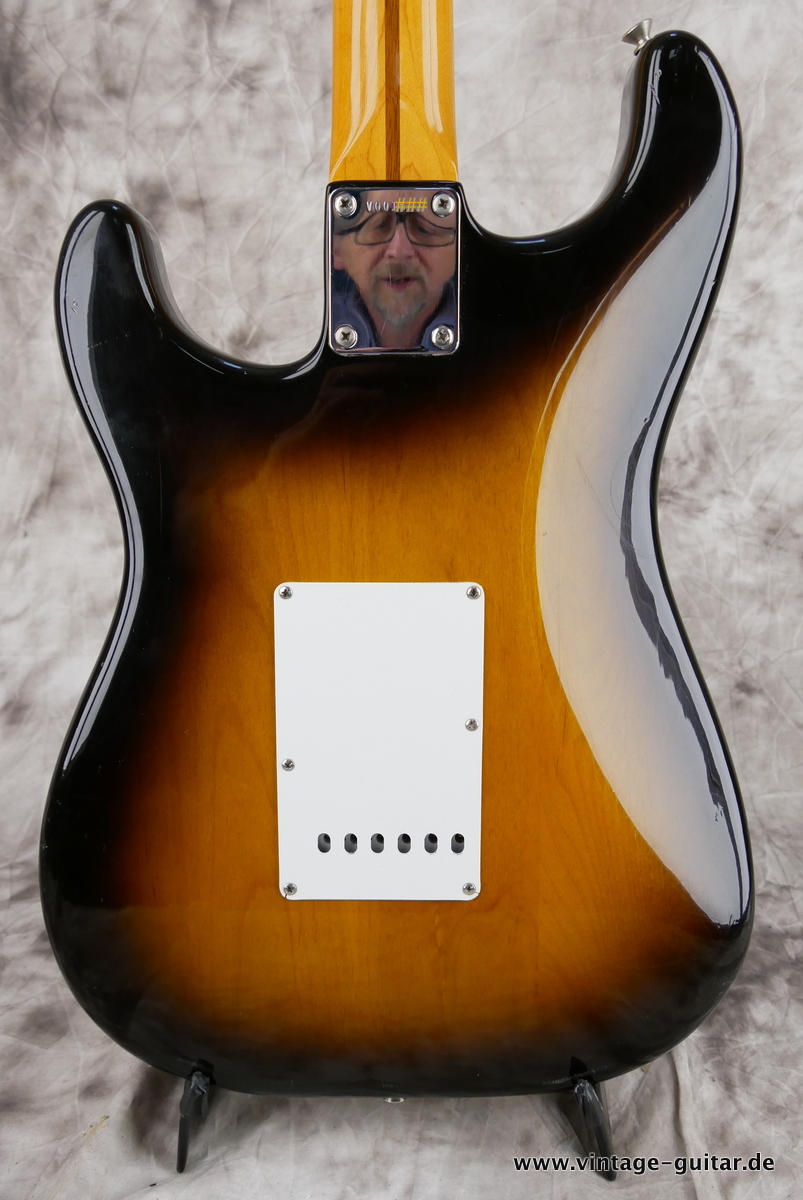img/vintage/3919/Fender_Stratocaster_AVRI_57_sunburst_1982-004.JPG