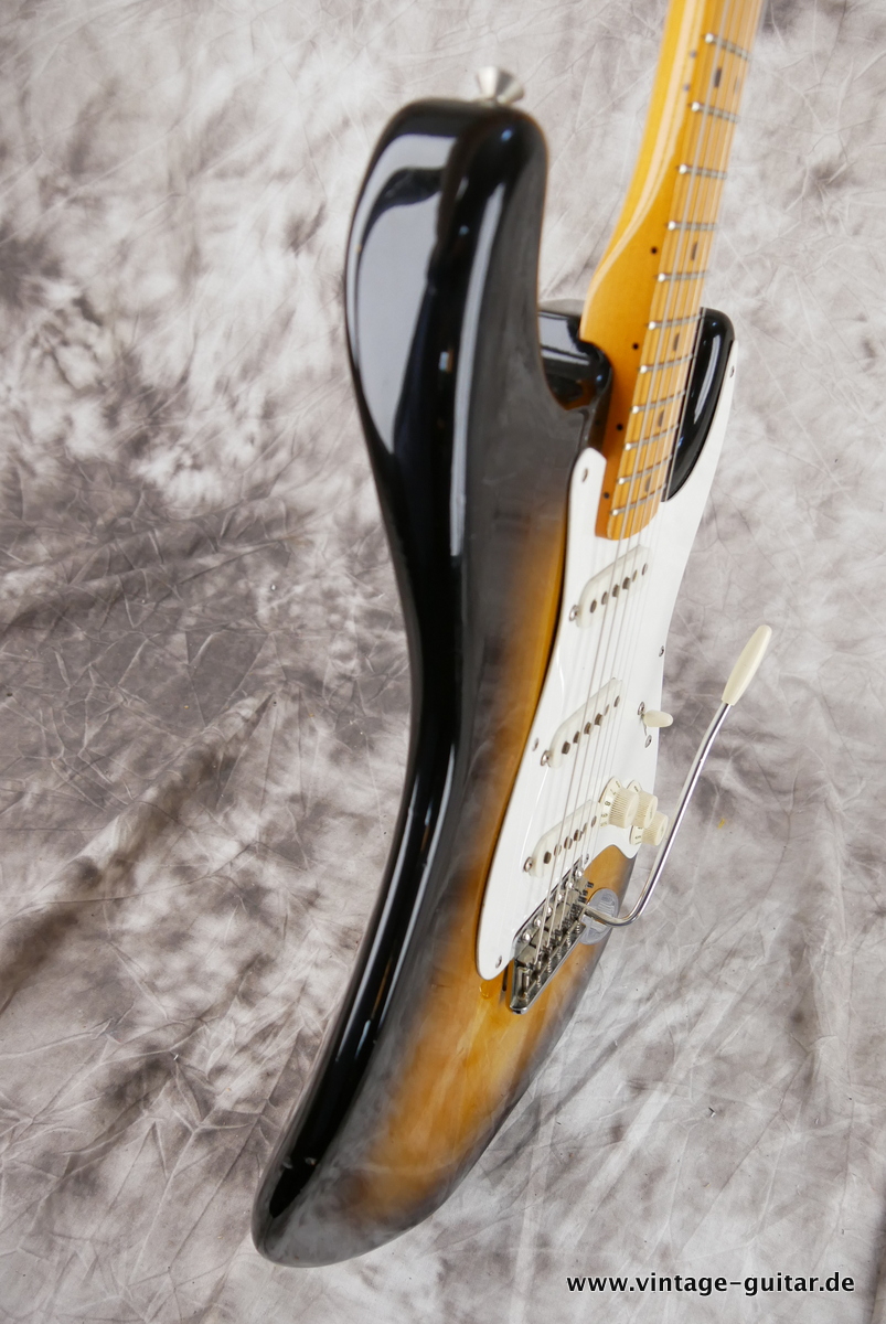 img/vintage/3919/Fender_Stratocaster_AVRI_57_sunburst_1982-005.JPG