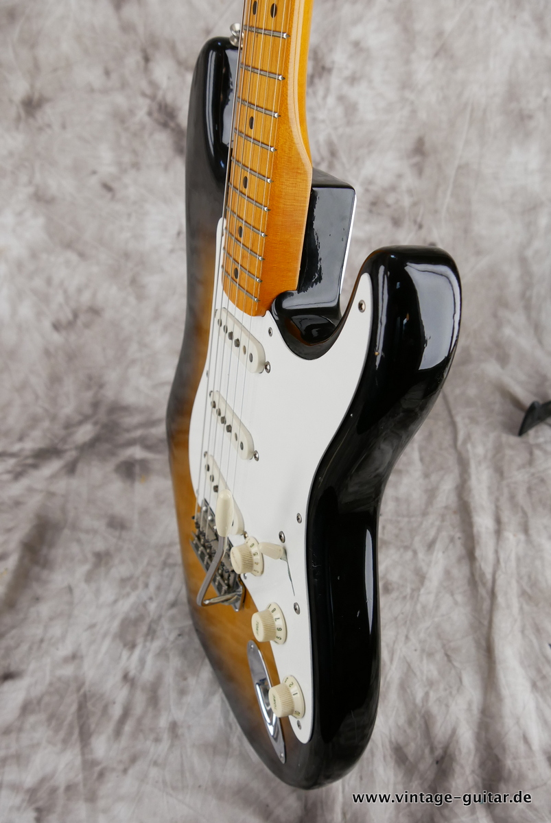 img/vintage/3919/Fender_Stratocaster_AVRI_57_sunburst_1982-006.JPG