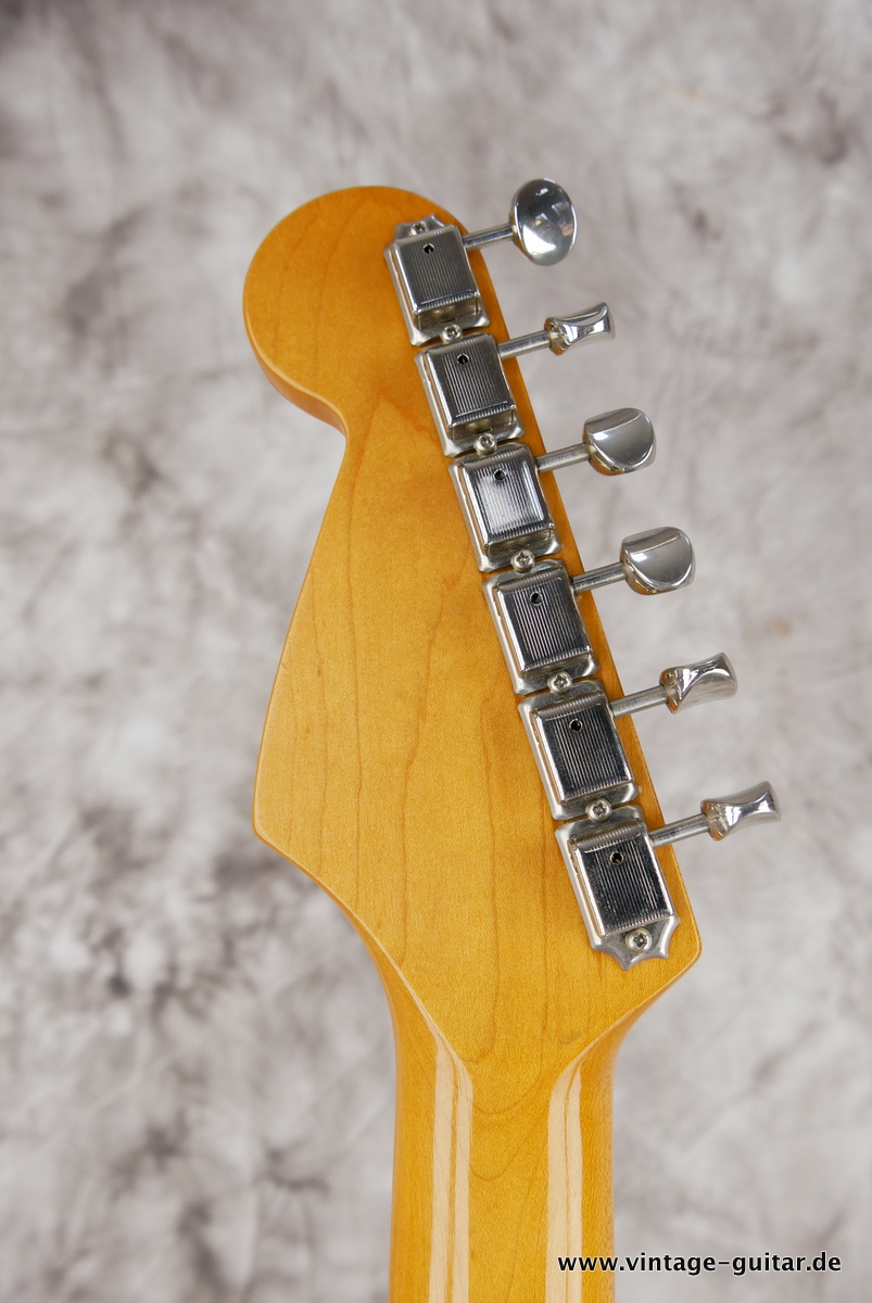 img/vintage/3919/Fender_Stratocaster_AVRI_57_sunburst_1982-010.JPG