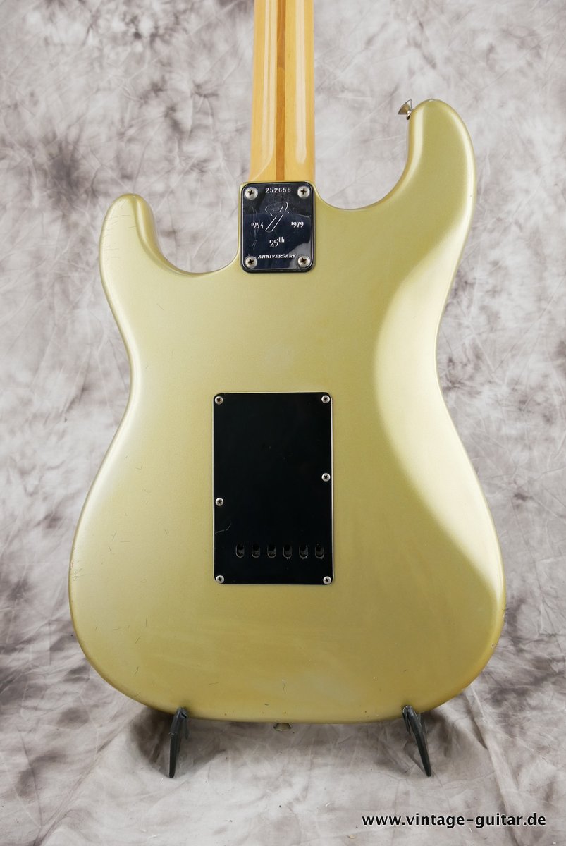 Fender-Stratocaster-25th-Anniversary-1979-silver-004.JPG