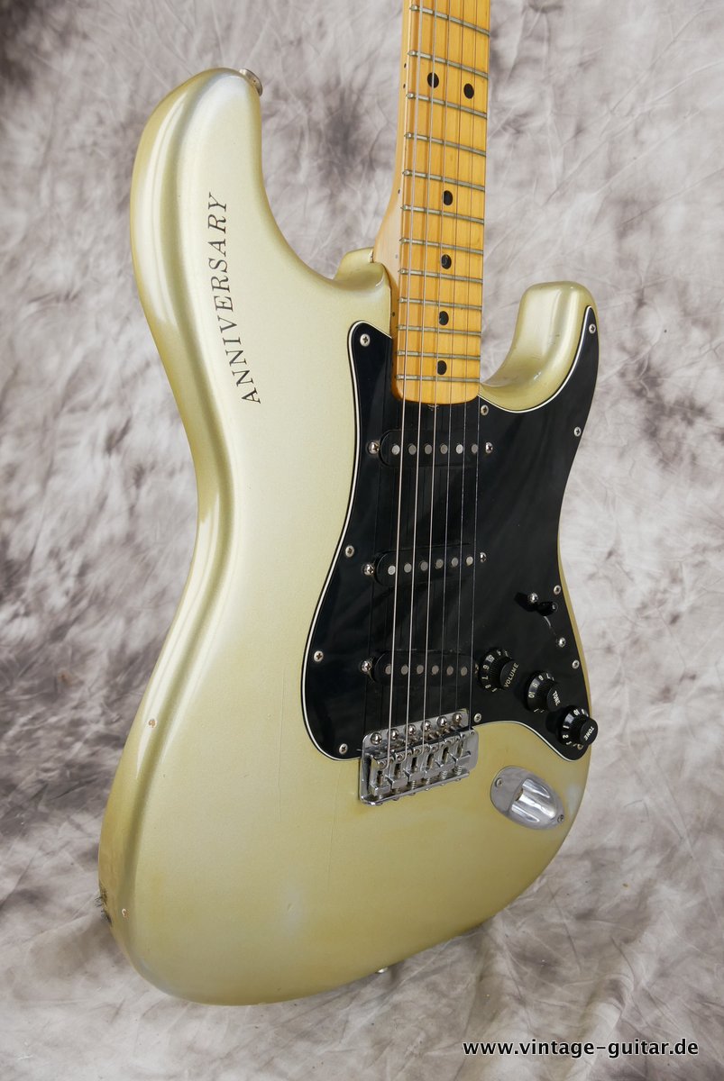Fender-Stratocaster-25th-Anniversary-1979-silver-005.JPG