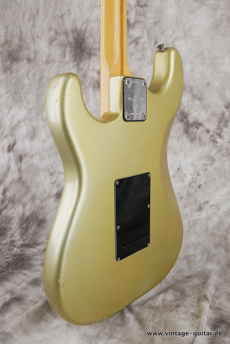 Fender-Stratocaster-25th-Anniversary-1979-silver-007.JPG