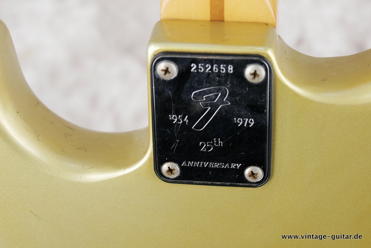 Fender-Stratocaster-25th-Anniversary-1979-silver-013.JPG