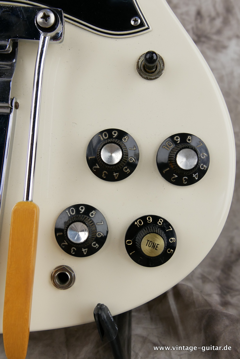 Gibson_SG_Standard_white_1967-013.JPG