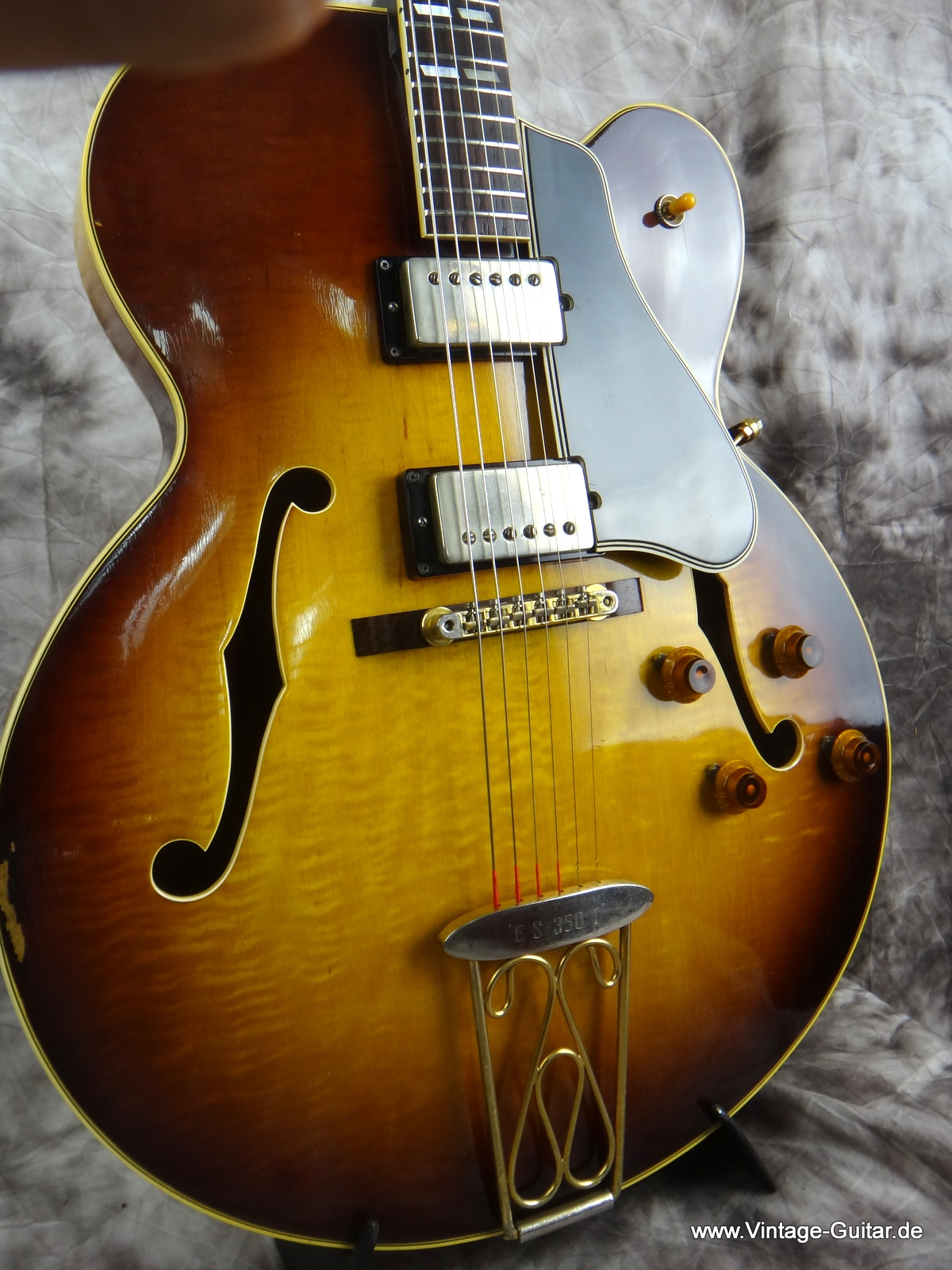 Gibson-ES-350-T-1959-sunburst-007.JPG