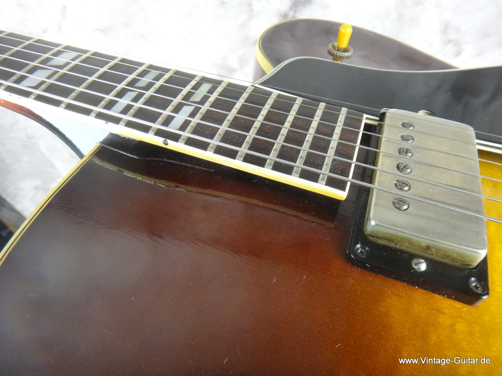 Gibson-ES-350-T-1959-sunburst-012.JPG