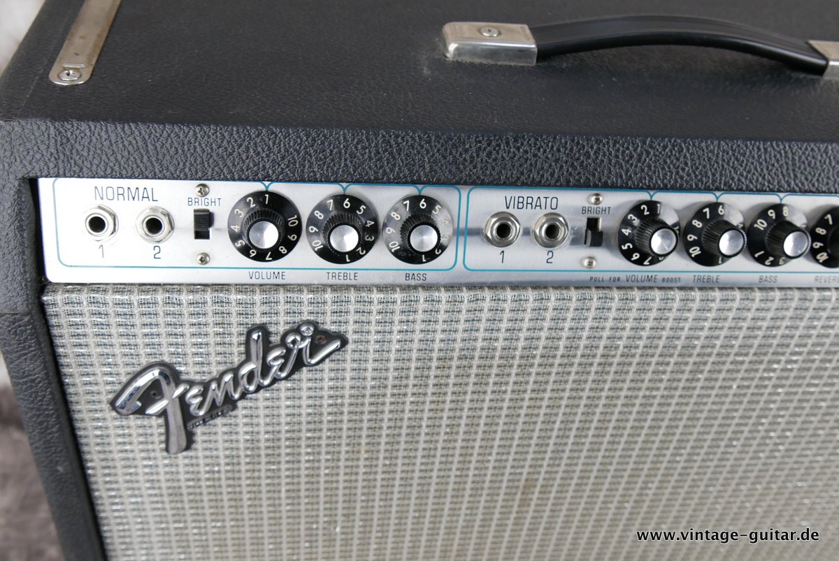 Fender-Vibrolux-Reverb-1980-Silverface-004.JPG