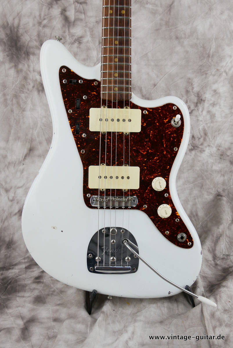 Fender_Jazzmaster_white_refin_1963-003.JPG