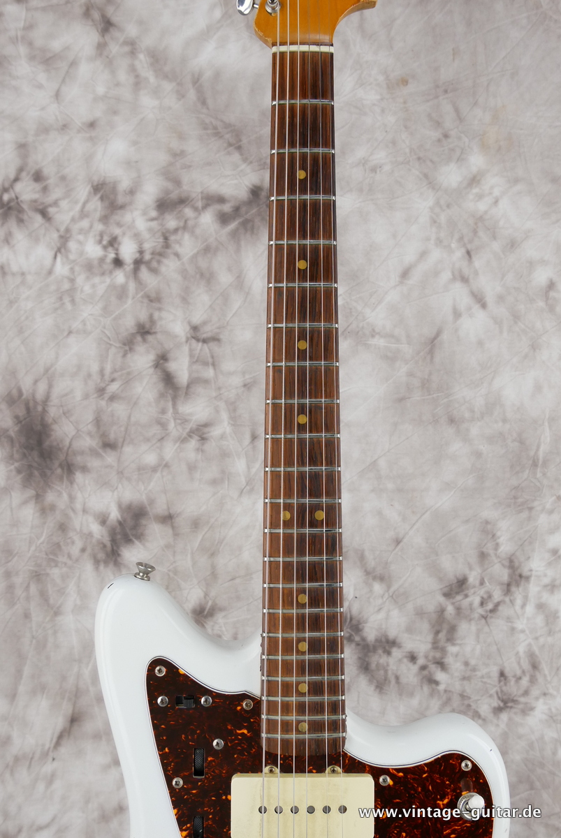 Fender_Jazzmaster_white_refin_1963-011.JPG