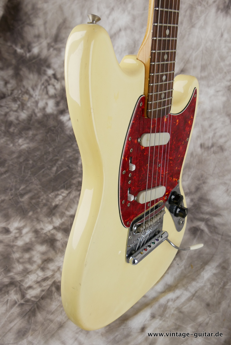Fender_Mustang_olympic_white_1966-005.JPG