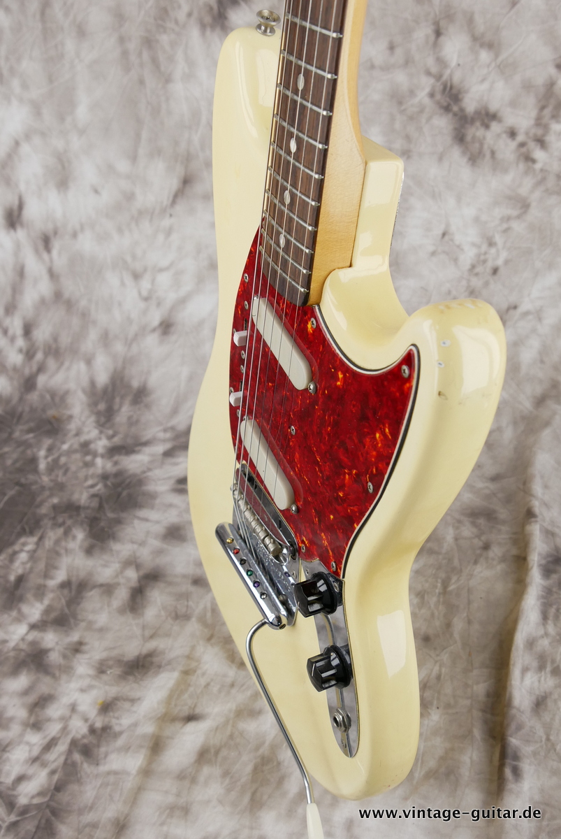 Fender_Mustang_olympic_white_1966-006.JPG