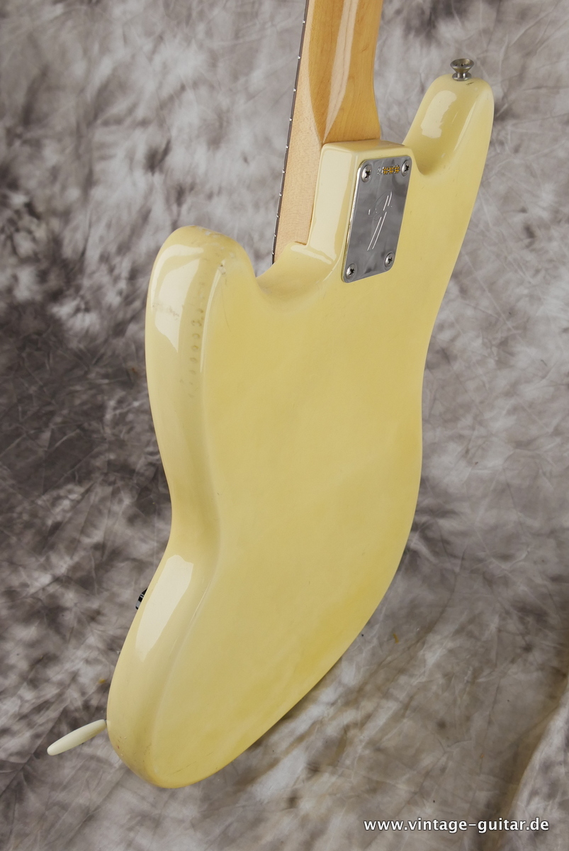 Fender_Mustang_olympic_white_1966-007.JPG