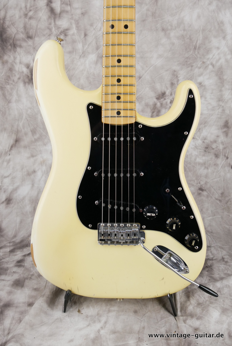 Fender_Stratocaster_olympic_white_1977-003.JPG