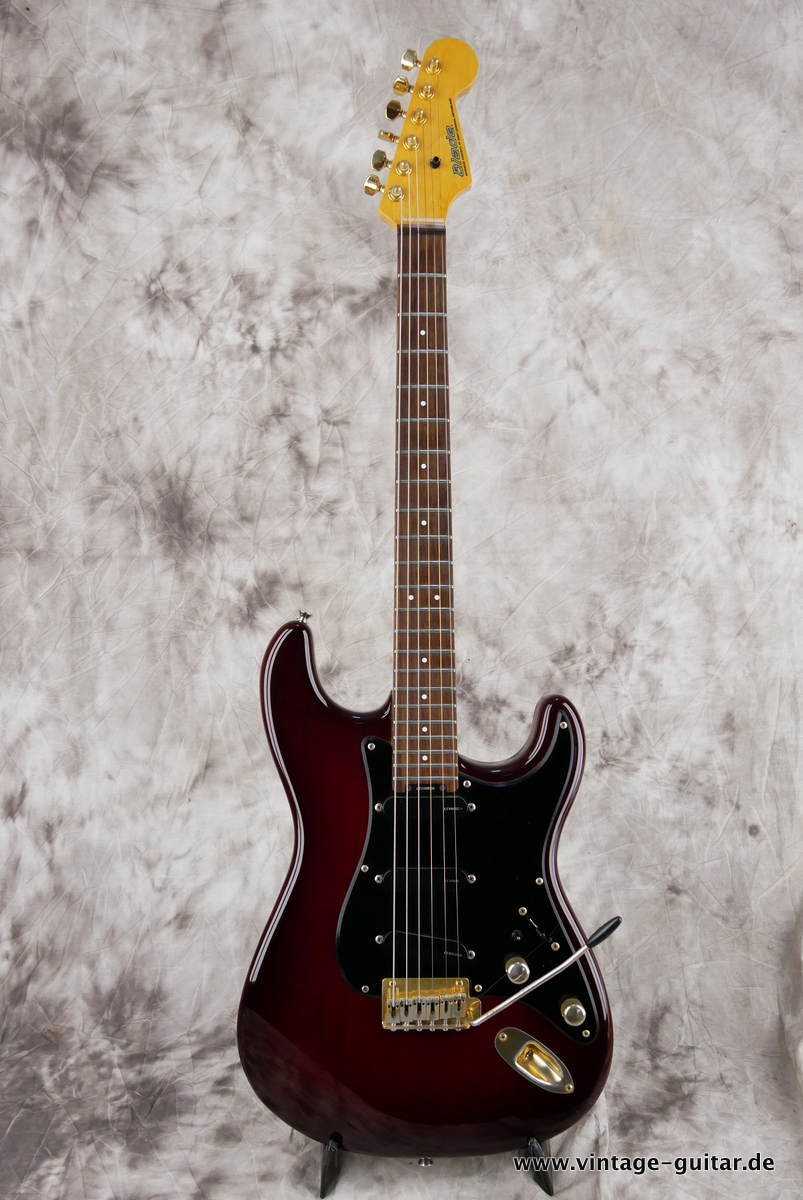 img/vintage/3953/Blade_R_2_Transculent_red_1989-001.JPG