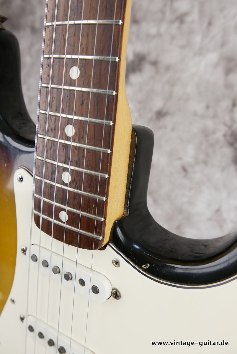 Fender-Stratocaster-1971-4-hole-sunburst-010.JPG