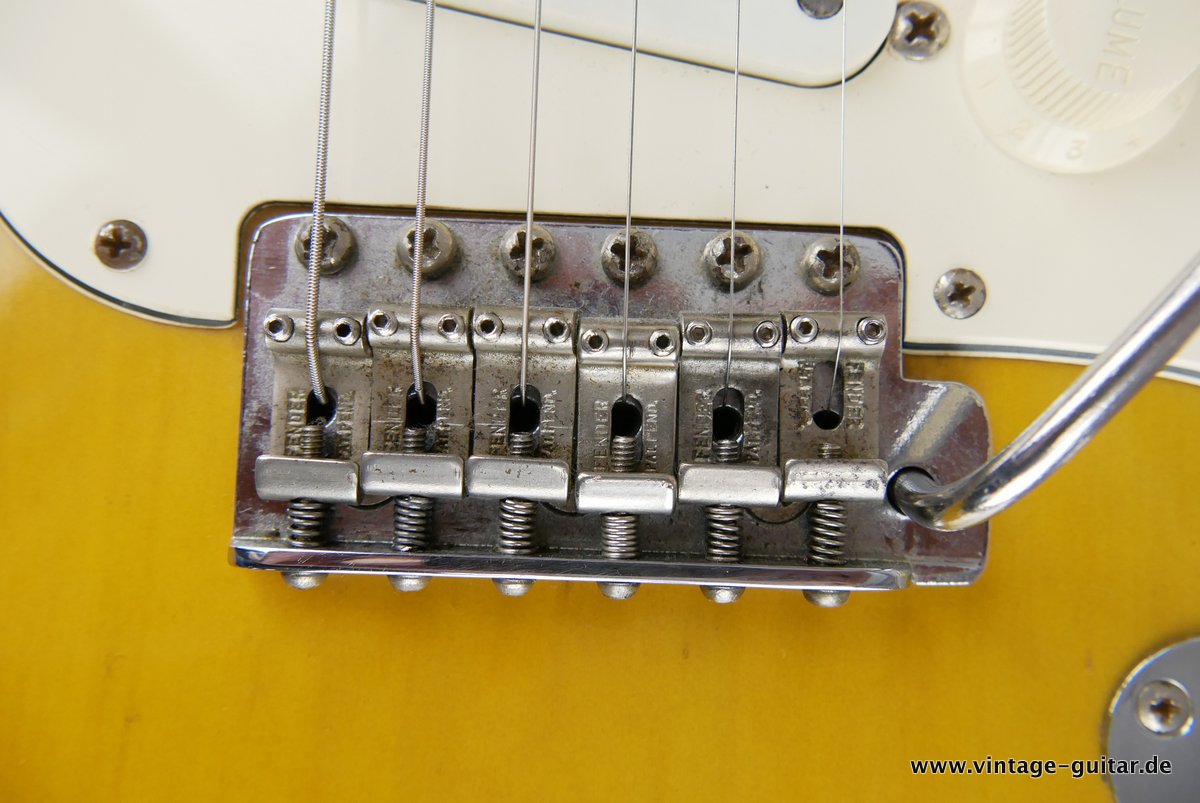Fender-Stratocaster-1971-4-hole-sunburst-014.JPG