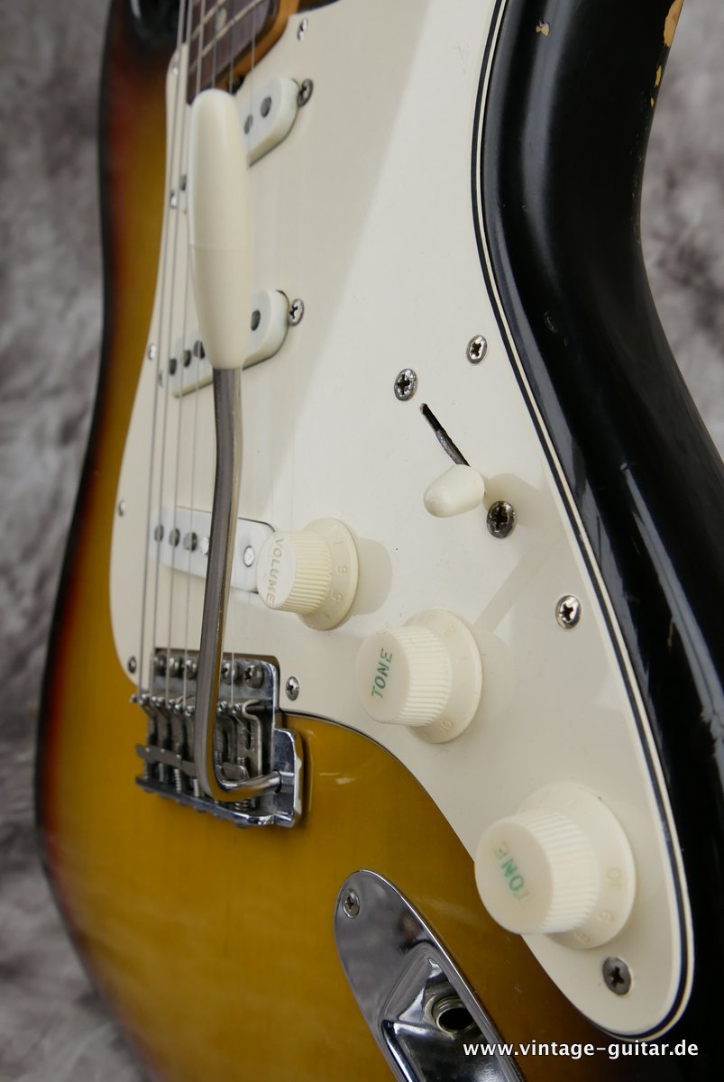Fender-Stratocaster-1971-4-hole-sunburst-018.JPG