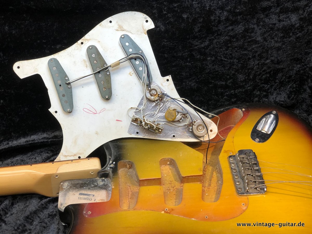 Fender-Stratocaster-1971-4-hole-sunburst-022.JPG