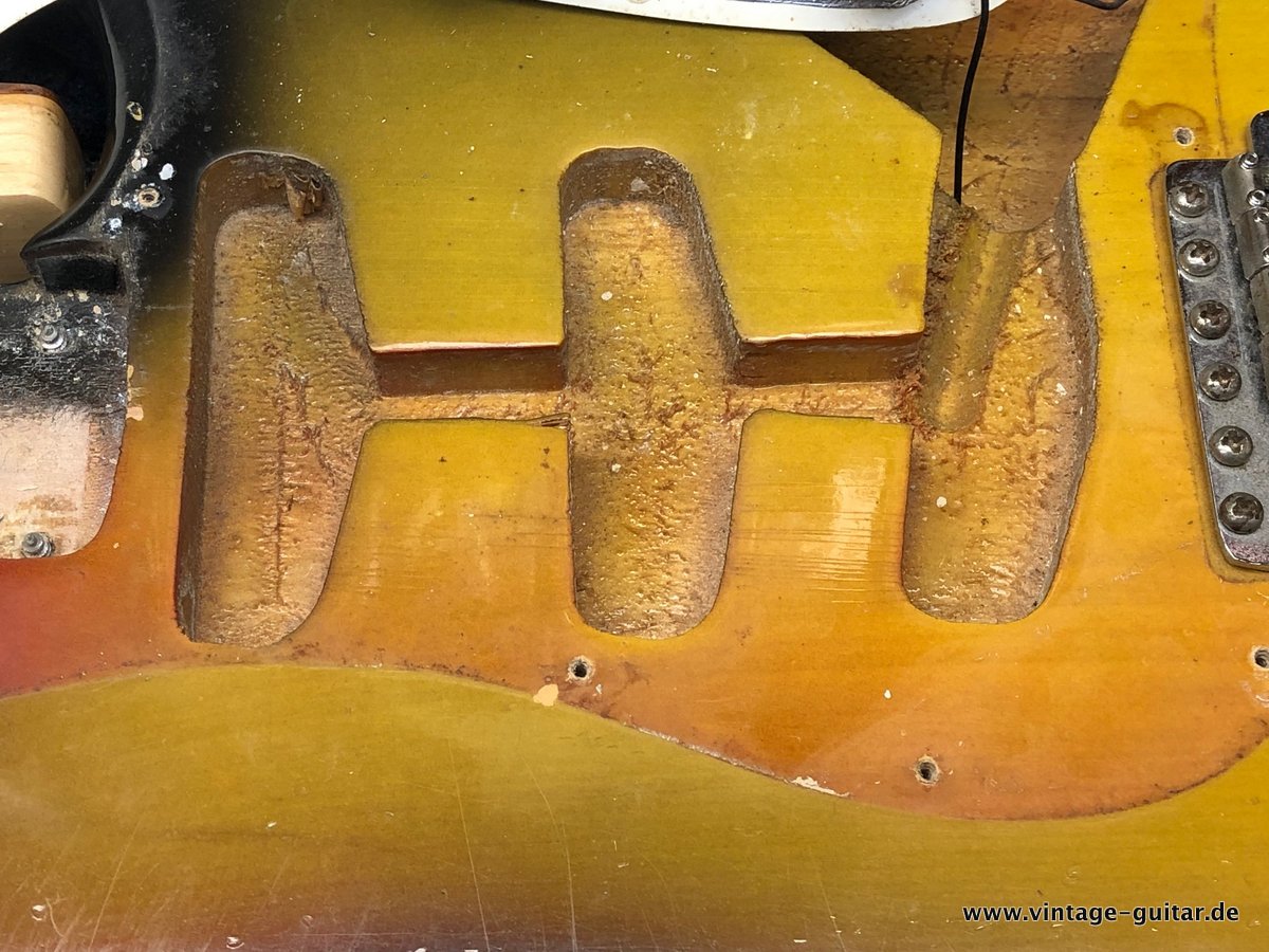 Fender-Stratocaster-1971-4-hole-sunburst-023.JPG