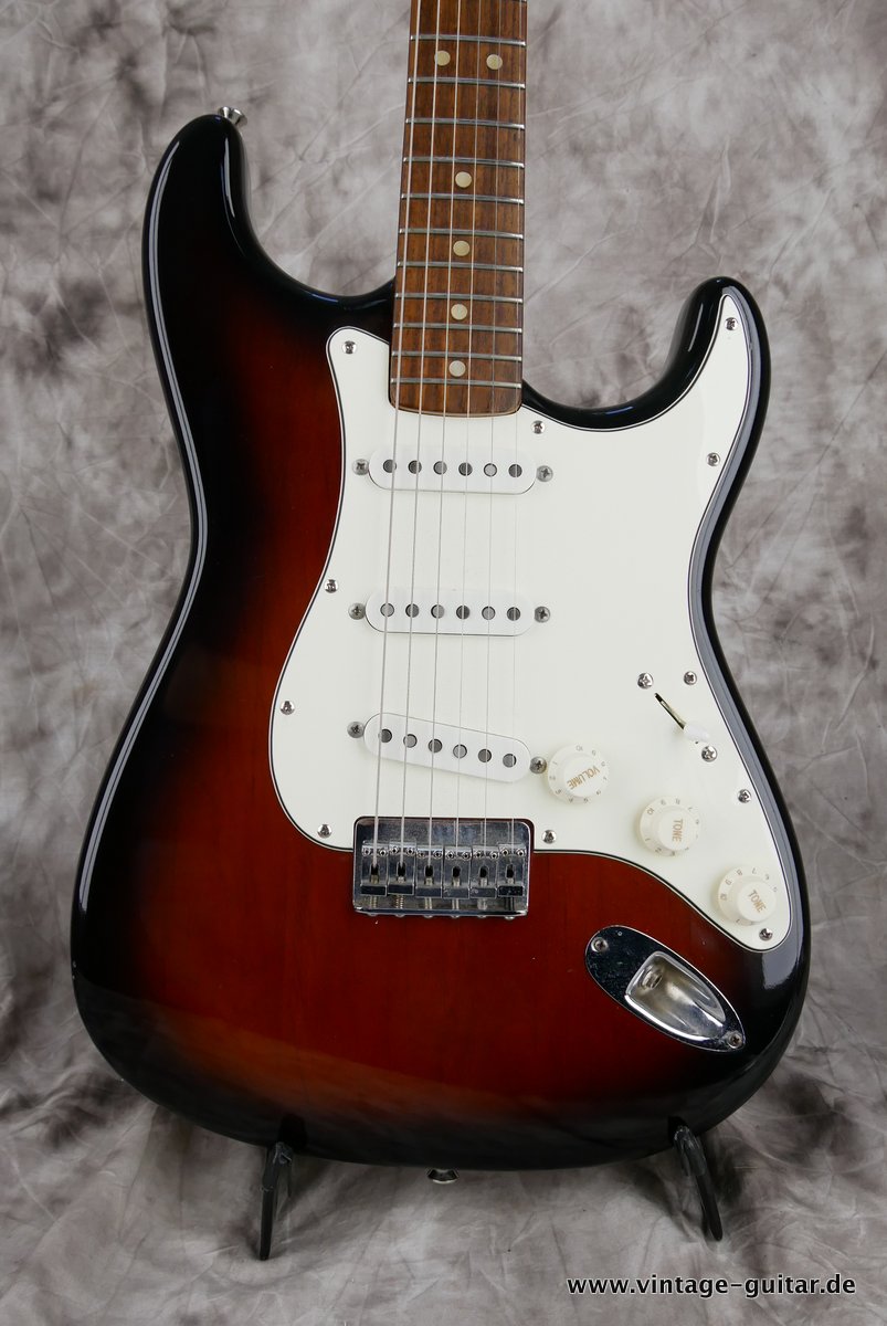 Fender-Stratocaster-1974-refinish-002.JPG