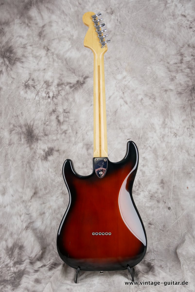 Fender-Stratocaster-1974-refinish-003.JPG