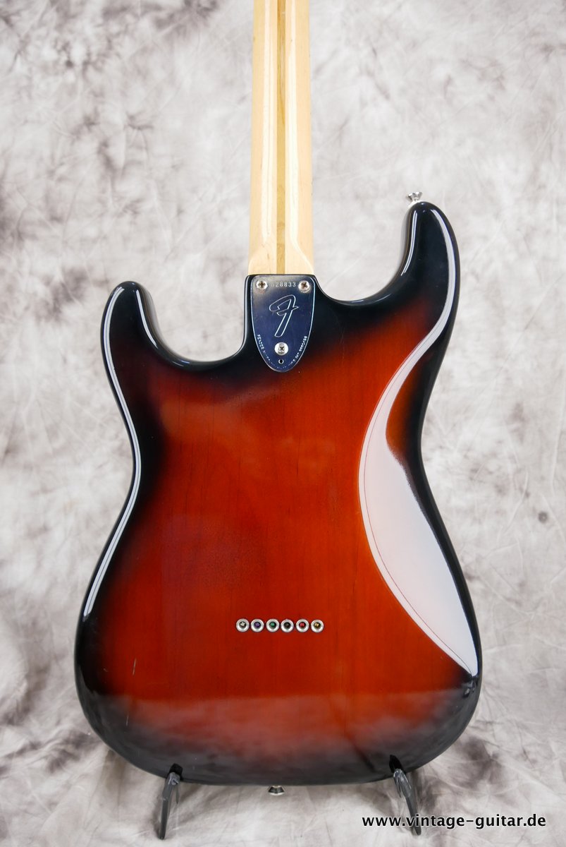 Fender-Stratocaster-1974-refinish-004.JPG