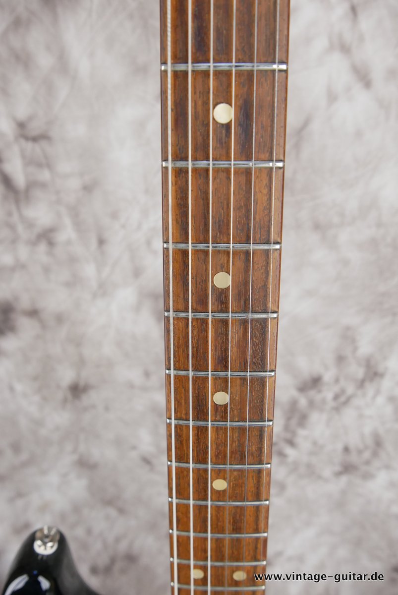 Fender-Stratocaster-1974-refinish-010.JPG