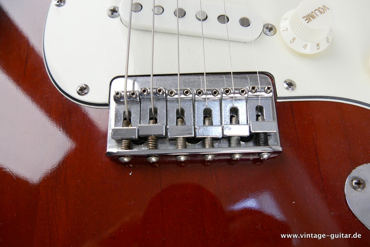 Fender-Stratocaster-1974-refinish-012.JPG