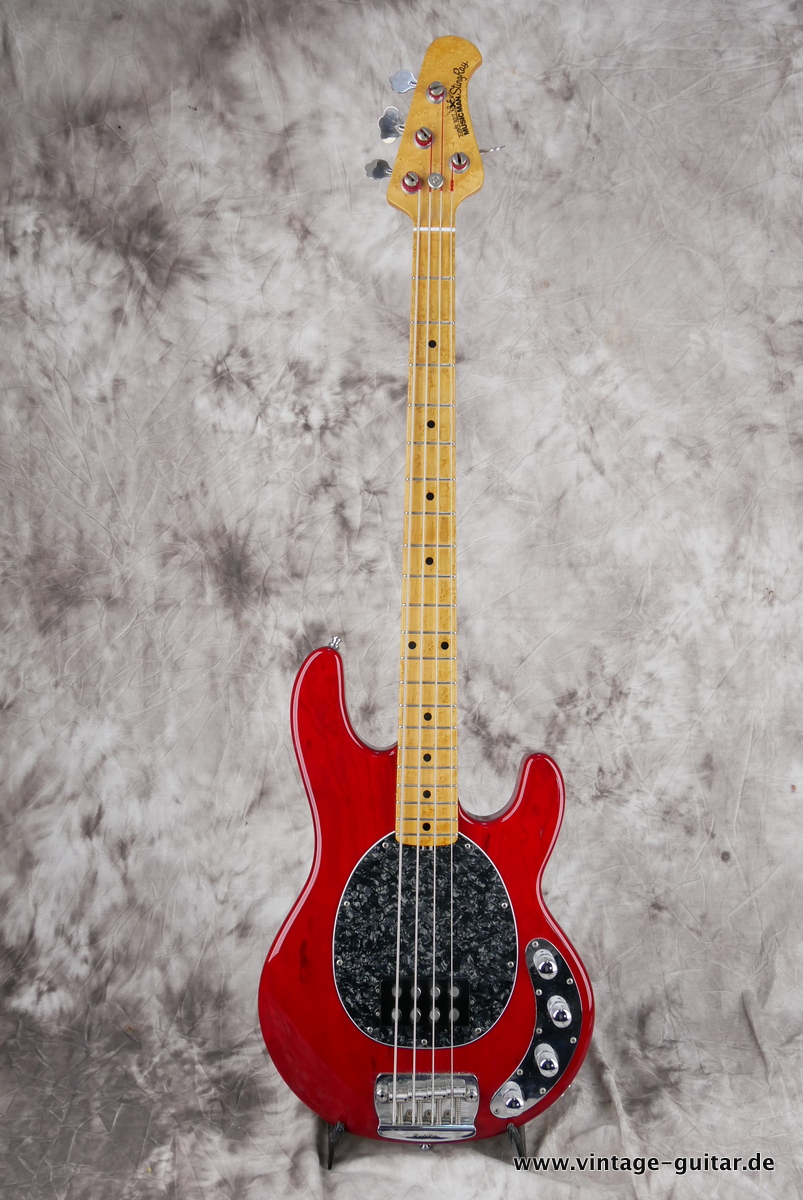 img/vintage/3977/MusicMan_StingRay_4_string_red_1995-001.JPG