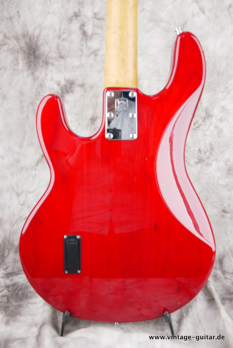 MusicMan_StingRay_4_string_red_1995-004.JPG