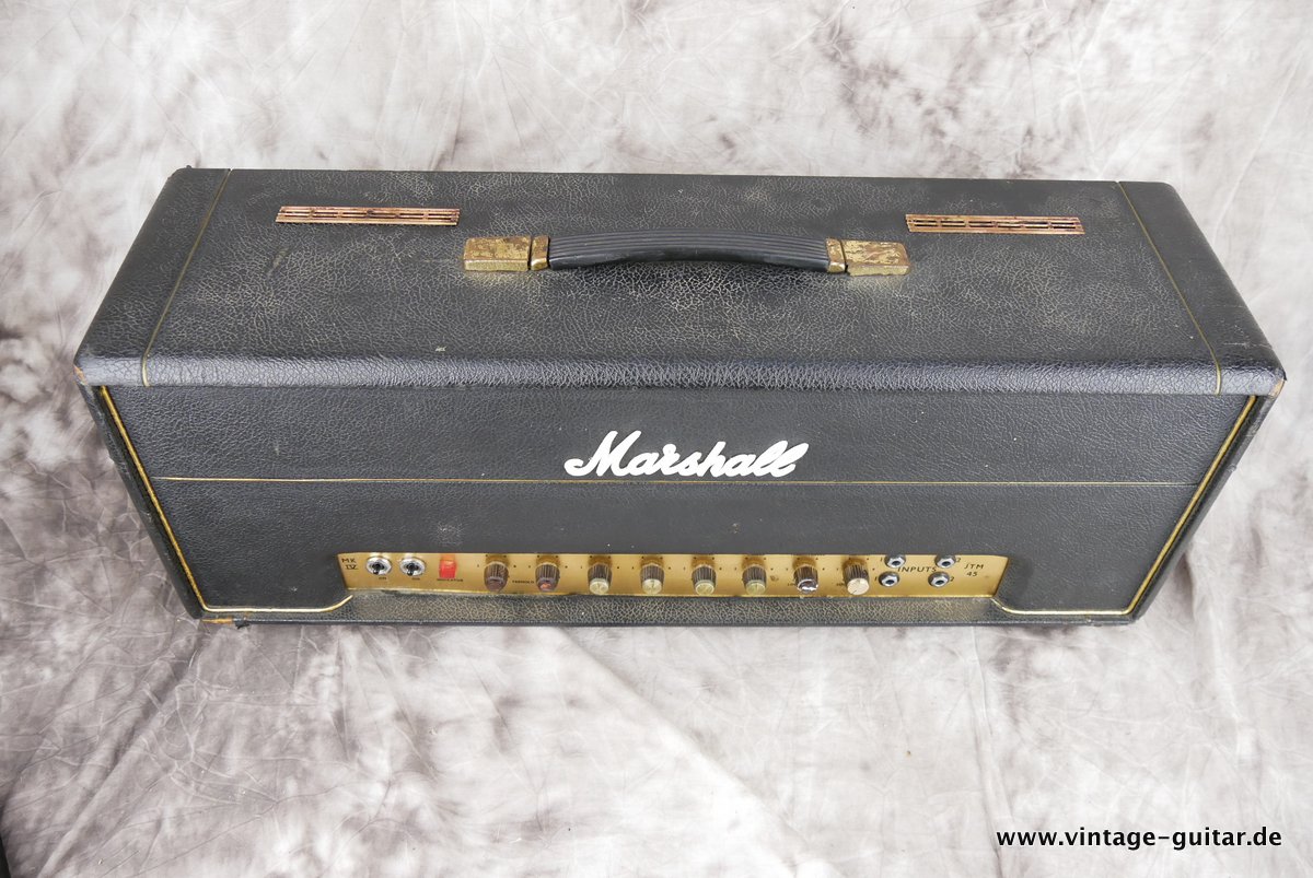 Marshall_Super_Tremolo_100_black_1966-003.JPG