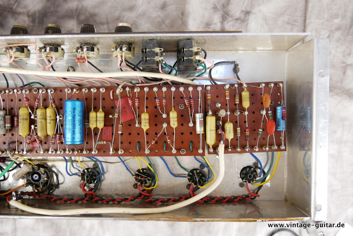 img/vintage/3981/Marshall_Super_Tremolo_100_black_1966-016.JPG