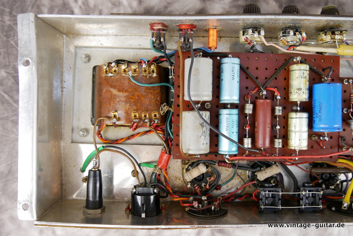 img/vintage/3981/Marshall_Super_Tremolo_100_black_1966-018.JPG